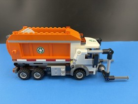 (RETIRED) LEGO CITY 60118 -  Garbage Truck  Complete !! With Minifigure 🧡💚🧡💚