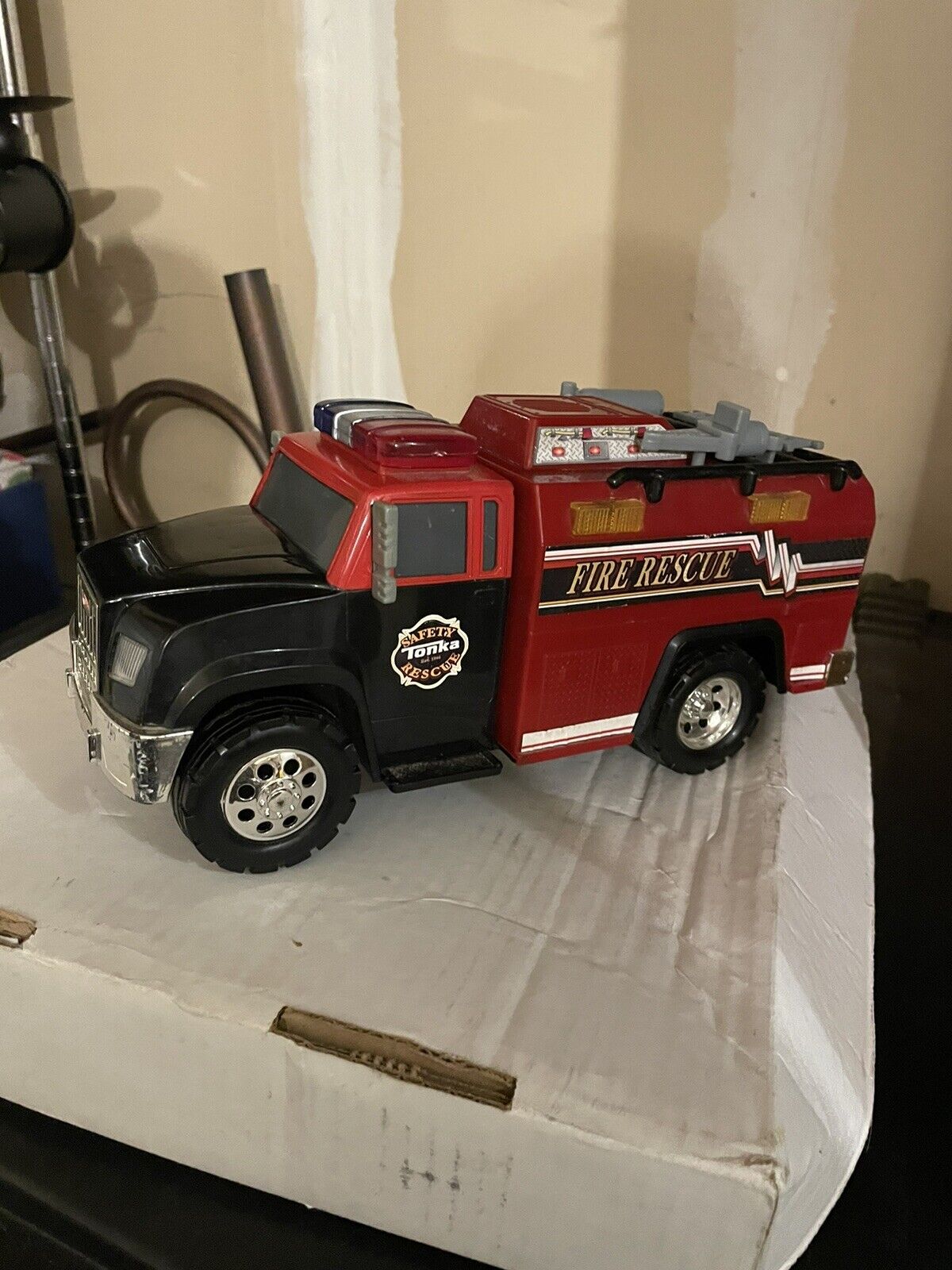 2009 Tonka Rescue Force Fire Truck with Lights / Sound Tested - Needs Batteries
