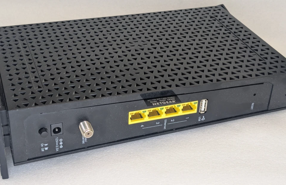 NETGEAR AC1750 C6300 Cable Modem / Router 2.4G and 5.0G WIFI Combo - Image 3 of 4