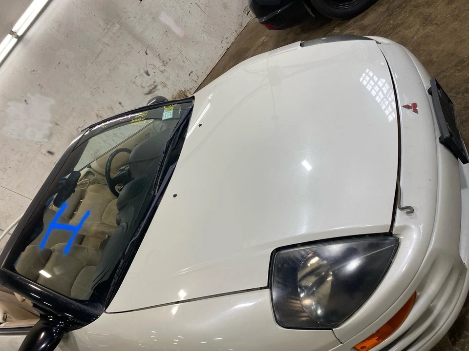 Used Hood fits: 2001 Mitsubishi Eclipse Conv Grade A - Imagem 3 de 4