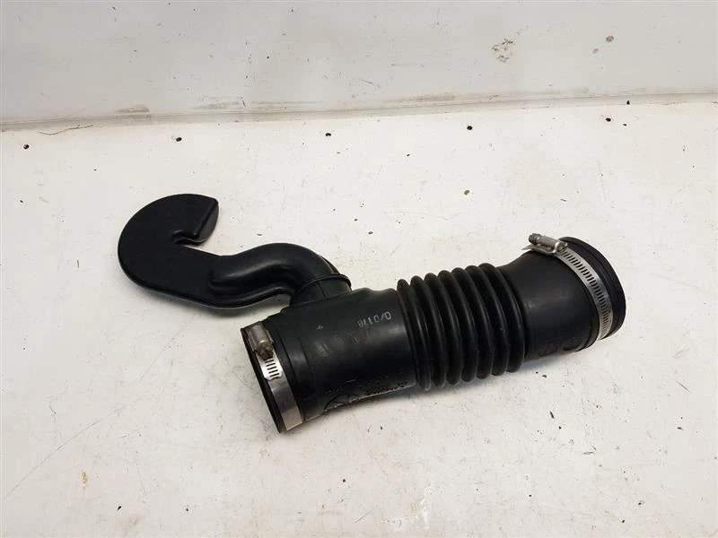 2007 Subaru Impreza (2.5L / Non Turbo) Air Cleaner Tube - Image 2 of 4