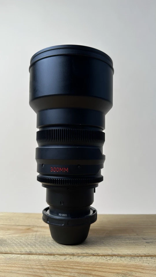 Lente RED Pro Prime 300 mm / Teleobjetivo T2.9 / Arri pl montaje inoxidable Foto 3 de 4