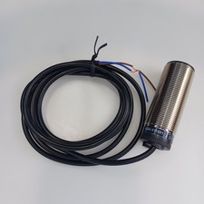 ​Telemecanique XSAV11801 Proximity Sensor XSA-V11801 M30 10mm Sn 24-240V **USA**