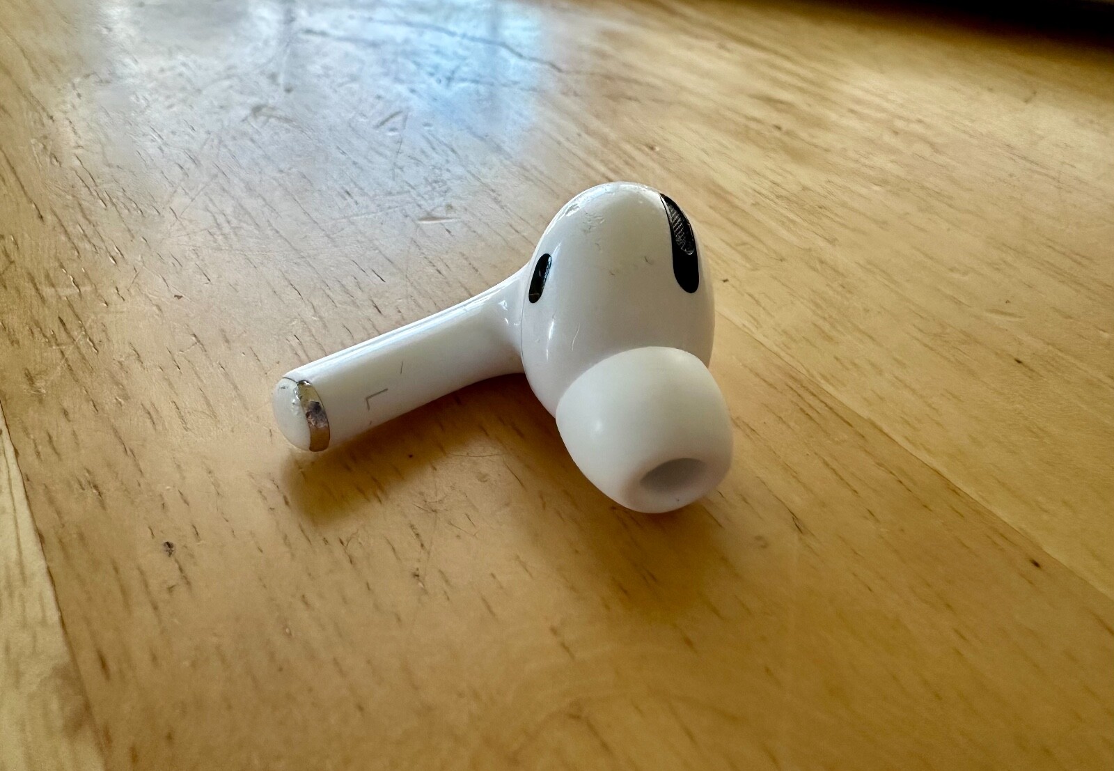 AirPods Pro 1st Gen Left Earbud Only For Parts or Repair-image