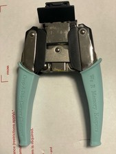 We R Makers Crop-A-Dile 1/4" 1/2" Corner Chomper Punch -Corner Rounder