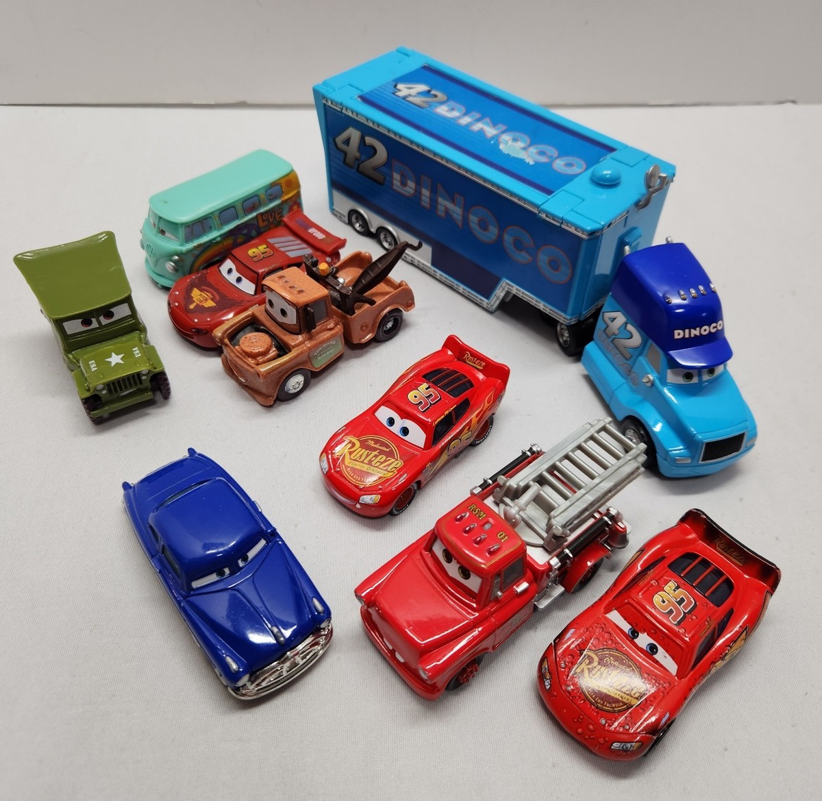 cars mattel king hauler カーズ　マテル　Dinoco Disney Pixar Cars Dinoco The King Hauler Blue 43 + 4 Diecast 4
