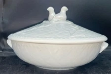 Royal Worcester Gourmet Fine Porcelain Round Covered Baking Serving Dish Doves