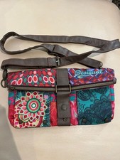 Borsa Desigual colorata con tracolla vintage come nuova. La cerniera interna