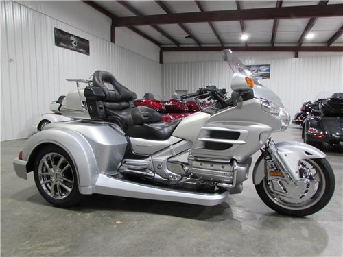 2007 Honda GOLDWING GL1800 - Picture 3 of 9