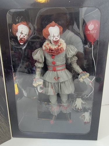 2018 NECA IT Ultimate 7" Pennywise Gamestop Exclusive Bloody Edition Lenticular - Picture 2 of 9