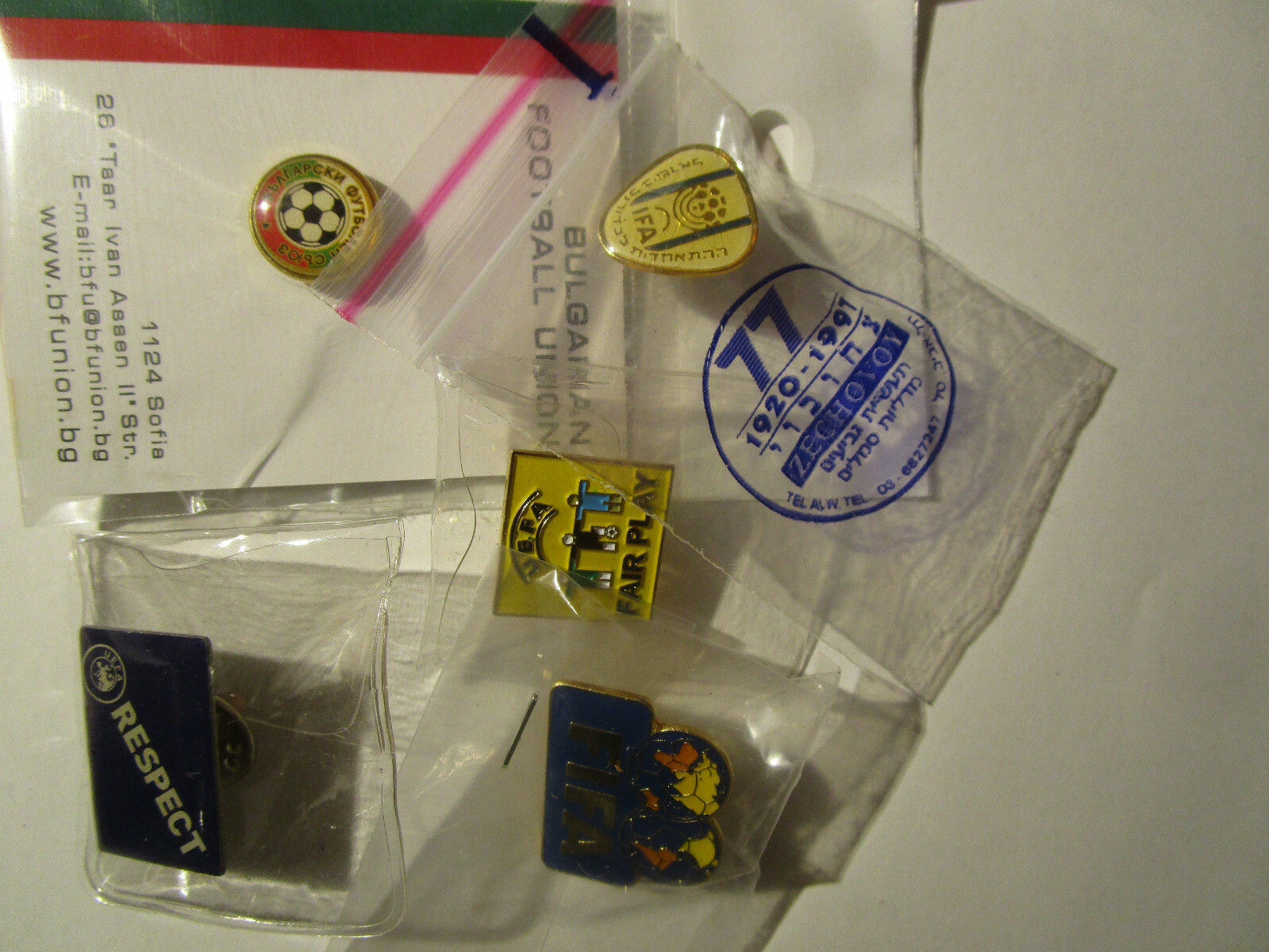Pin Lot (Nr. 6) 15 verschiedene Internationale Fußball Pins in OVP aus