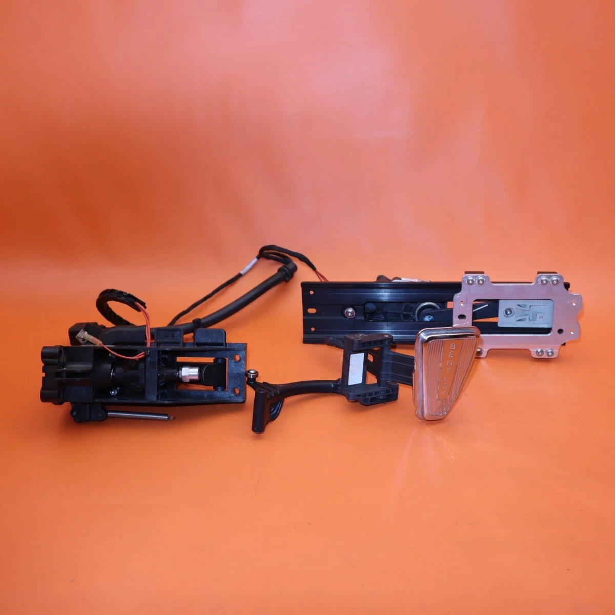 BENTLEY FLYING SPUR ELEVATING MECHANISM EMBLEM 2020 2021 2022  