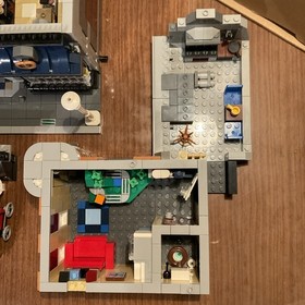 LEGO Creator Expert Assembly Square 10255 Retired Set - No Box or Instructions