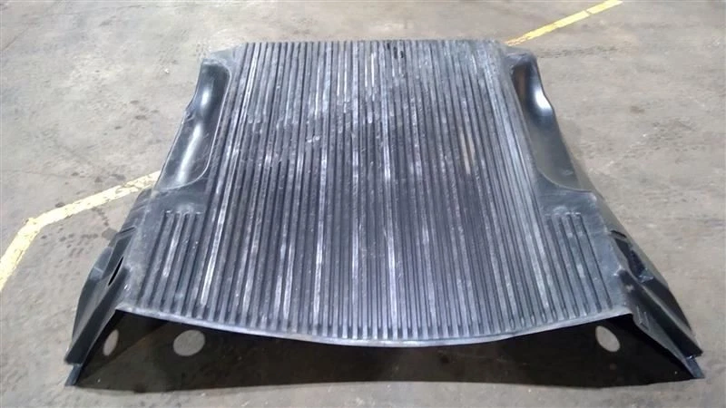 RAM 1500 2017-2022, revestimiento bajo riel 82214977AC Foto 2 de 4