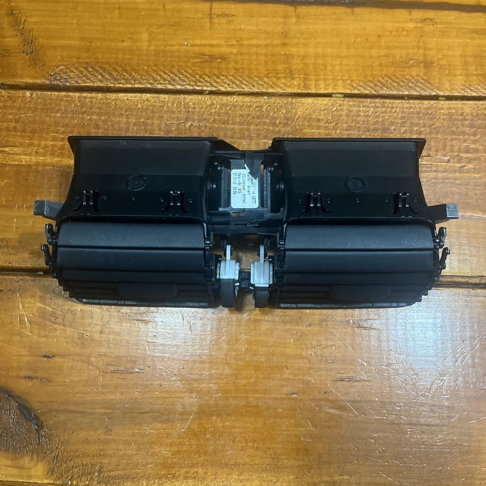 Volvo XC60 2010-2017 ventilación de tablero central OEM Foto 2 de 4