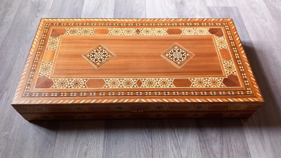 Rare mallette en bois marquetée. Jeu de société Backgammon Paco Rabanne. - Photo 4/4