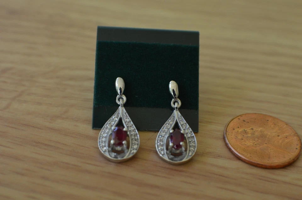 Brincos pendentes de rubi/zircão Niassa 1,00 ct ~ Platina sobre prata fina ~ VVS - Imagem 3 de 4