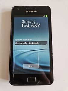Samsung Galaxy SII -GT-I9100 16 GB sehr gut  + Akku + KFZ-Halterung Zubehörpaket