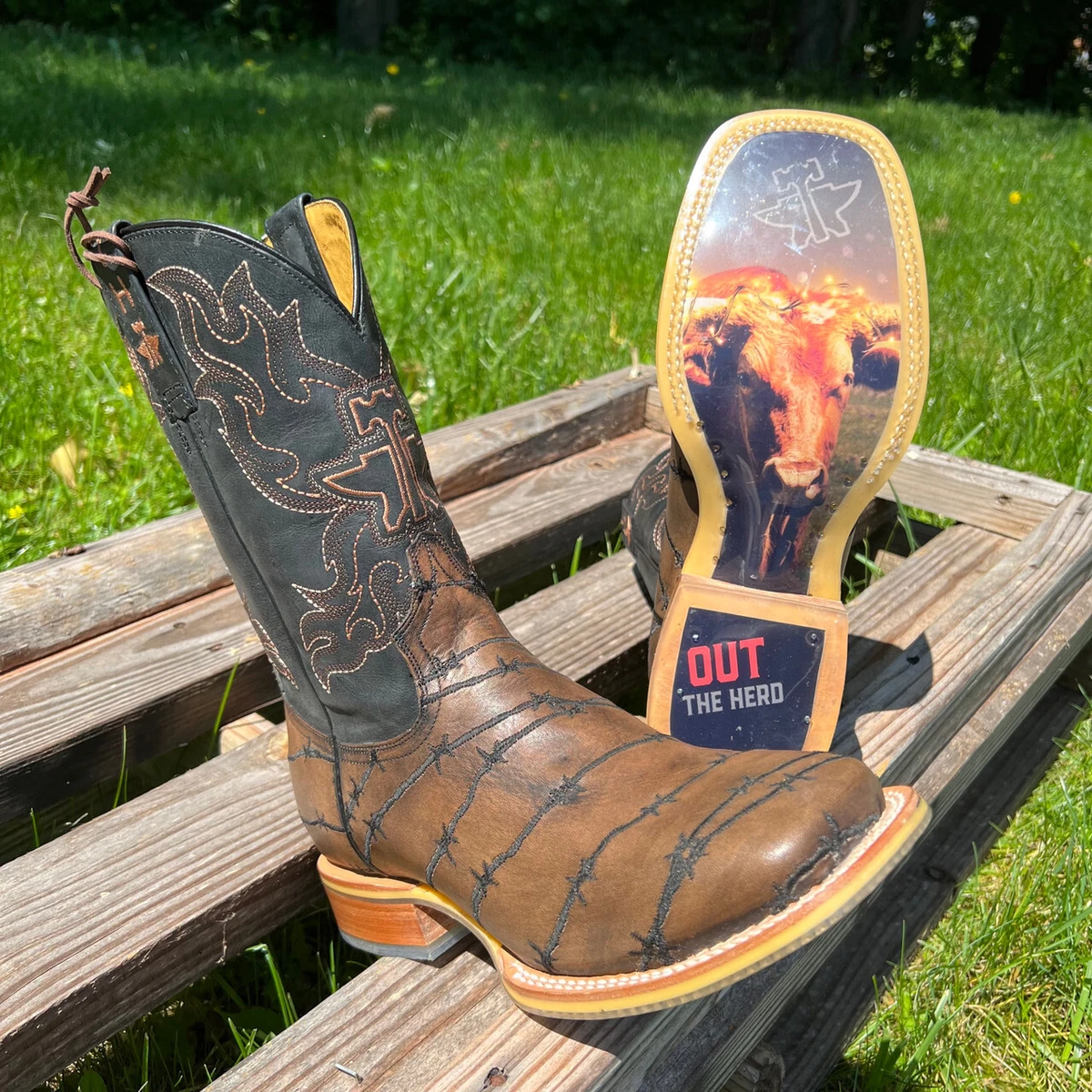 Tin Haul Men s Keep Out Barb Wire Square Toe Boots with Longhorn Lights Sole 14