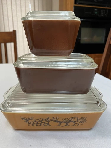 Vintage Pyrex Old Orchard Refrigerator Set Of Three With Lids