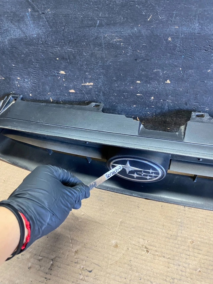 Решетка передняя верхняя для Subaru Impreza 2004–2005 годов выпуска черная оригинальная R2135 DG - Изображение 4 из 4