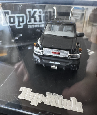 1:64 GOC Black GMC Topkick 4500 Crewcab Dually 4wd Pickup Truck