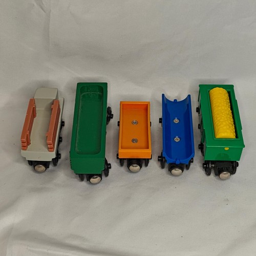 NEAR COMPLETE Lift and Load Set - Thomas & Friends Wooden Railway LC99543 (2002) - Picture 7 of 10
