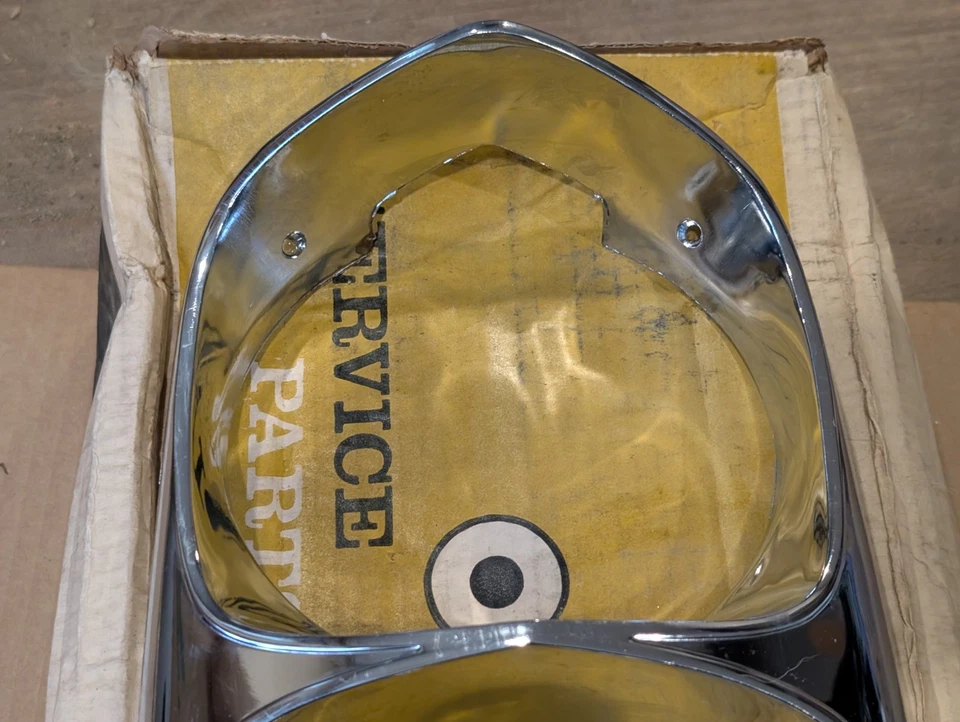 B40 NOS GM 1966 1967 Pontiac GTO LEMANS TEMPEST R.H Faro Bisel 9782752 Foto 2 de 4