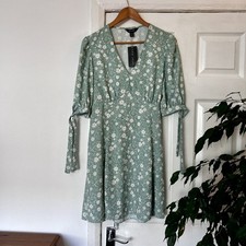 NWT Floaty Floral Skater Tea Dress with Tie Details on Puff Cap Sleeve Sz 16 