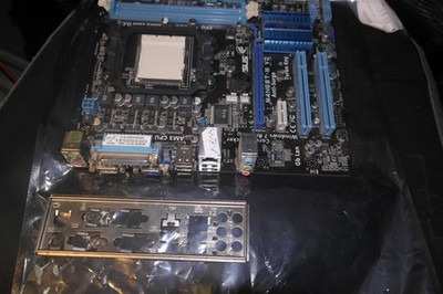 ASUS M4N68T-M V2 Sockel AM3 DDR3 Micro ATX Mainboard m. I/O Shield VGA PCI IDE
