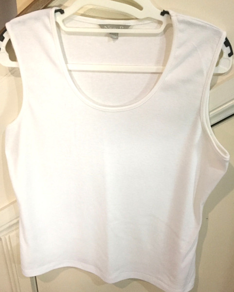Noni B white Sleeveless Tee Shirt, size M, scoop neck, poly cotton