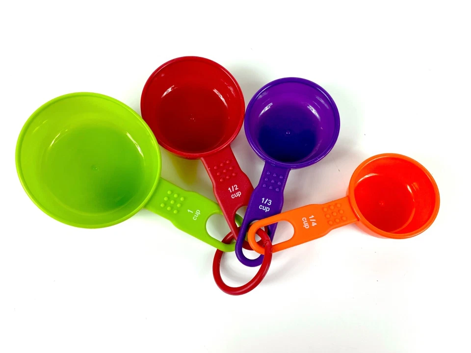 Juego de 8 tazas y cucharas medidoras de plástico codificadas por colores Farberware Foto 3 de 3