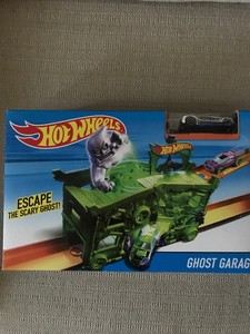  Hot Wheels Ghost Garage  Playset Red Car New eBay