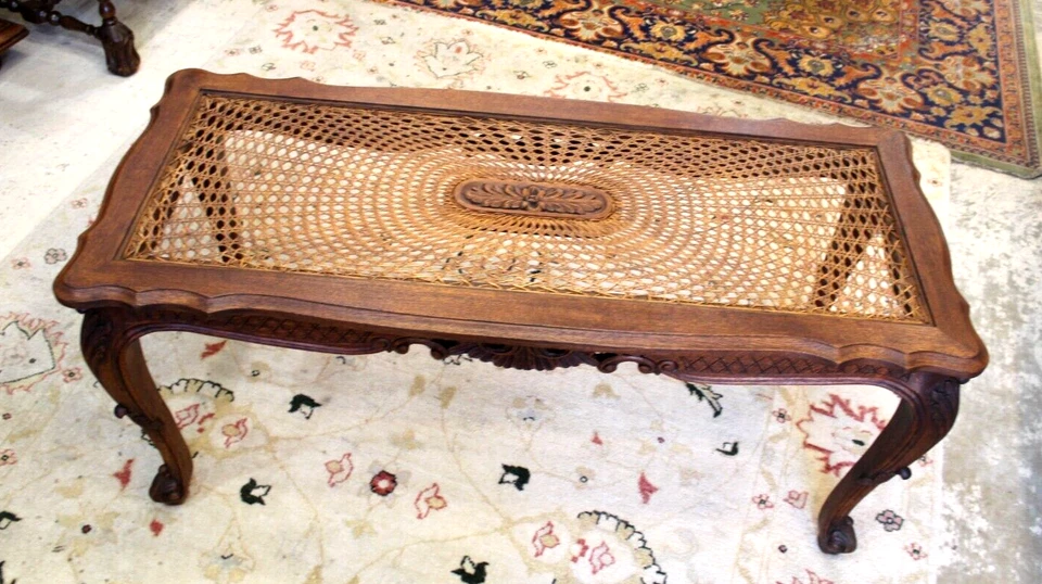 Французский антикварный дубовый журнальный столик эпохи Людовика XV | резная рама и стеклянная вставка - Изображение 3 из 4