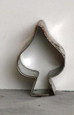MINI Metal SPADE SHAPE Hors d oeuvre CANAPES Cookie PIE Crust CUTTER 1 ¼'' x 7/8''