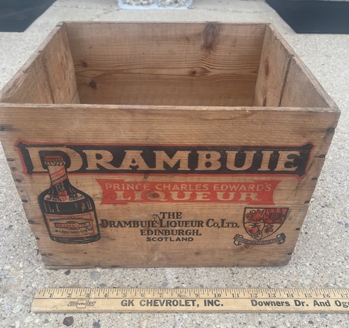 Vintage Drambuie Prince Charles Edward's Scotland Liqueur Wood Crate LOOK!