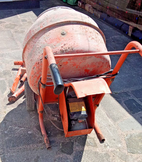 Large Electric Cement / Concrete Mixer 240v with rotating Stand