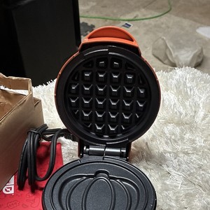 DASH Pumpkin Mini Waffle Maker Orange Non-Stick 350W Electric w/ Box