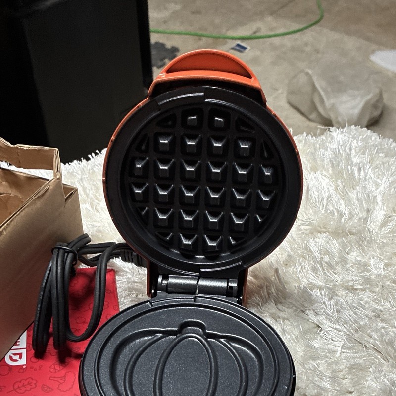 DASH Pumpkin Mini Waffle Maker Orange Non-Stick 350W Electric w/ Box
