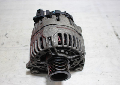 Lichtmaschine 90A Generator 0124325013 Bosch 037903025M 1,4 Skoda Fabia 6Y Bj,06