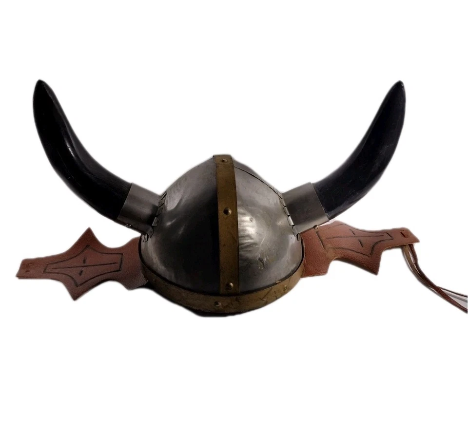 Casco de guerrero vikingo con cuernos con tapa de metal hecha a mano personalizada y correa para la barbilla  Foto 3 de 4
