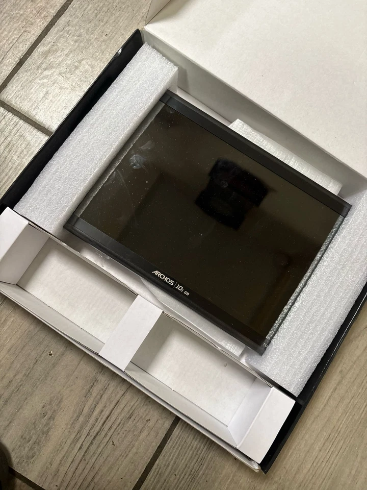 Archos 101 G9 16GB Tablet | Android 4.0 Ice Cream Sandwich | 10.1” HD | WiFi  - Image 3 of 3