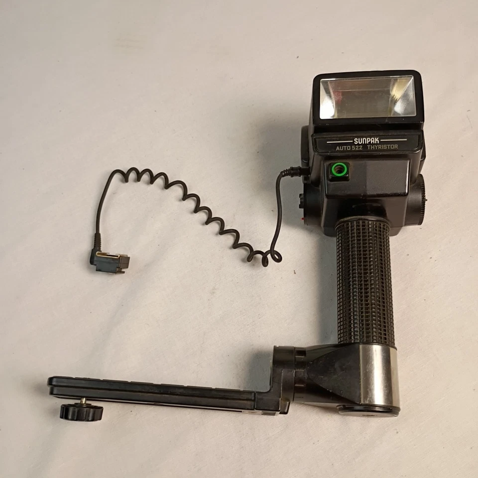 Sunpack Auto 522 Thyristor Handle Mount Camera Flash With Bracket Vintage - Image 4 of 4