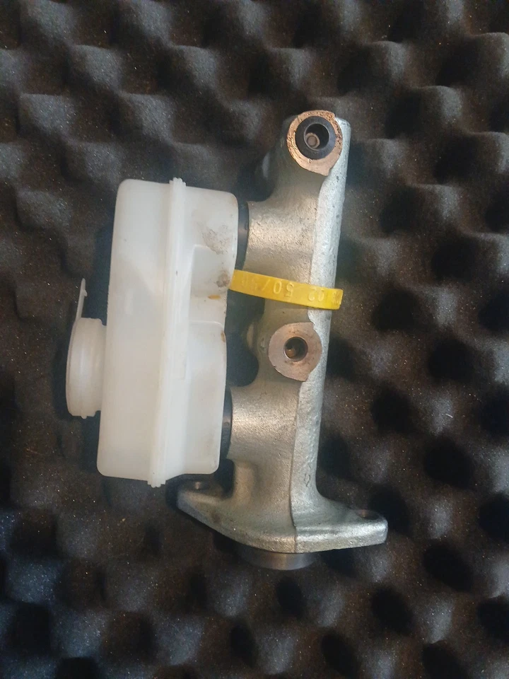 NOS Master Cylinder - OE Ford - Girling 74660186-2 - Image 2 of 4