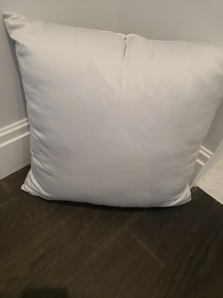 Almohada decorativa plisada Simply Vera Vera Wang Whisper 20 x 20 blanca Foto 2 de 3