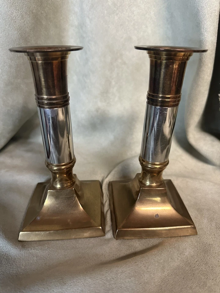 Juego de 2 candelabros cónicos vintage de latón y estaño Foto 4 de 4