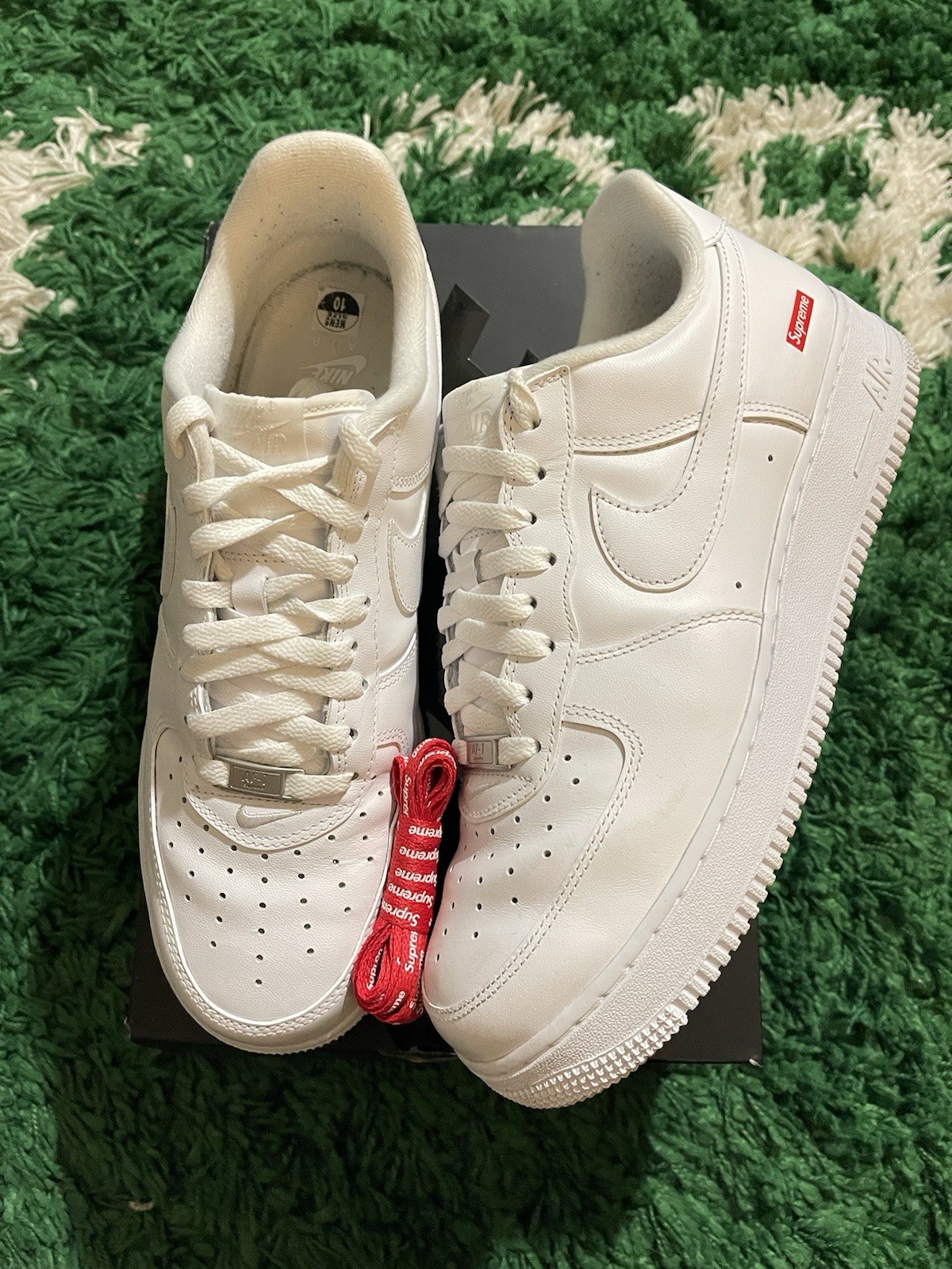 SAOLA Supreme Nike Air Force bianche taglia 10 usate appena indossate solo 1 volta