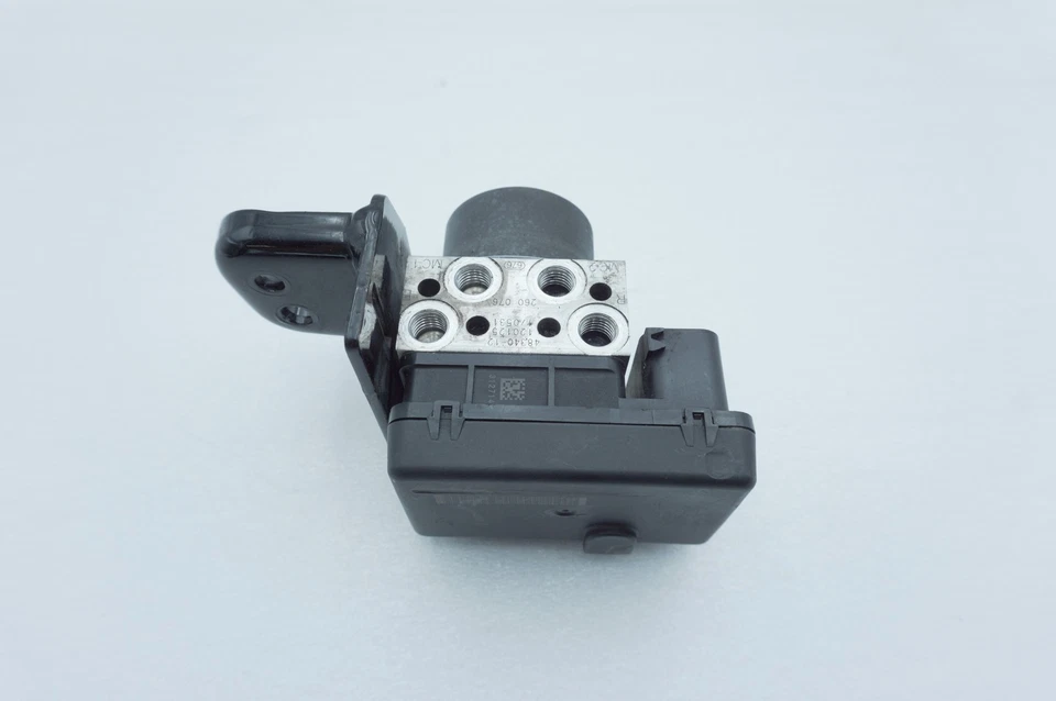 Harley Dyna 2012 FXDWG Wide Glide OEM ABS bomba de freno y módulo de control Foto 3 de 4