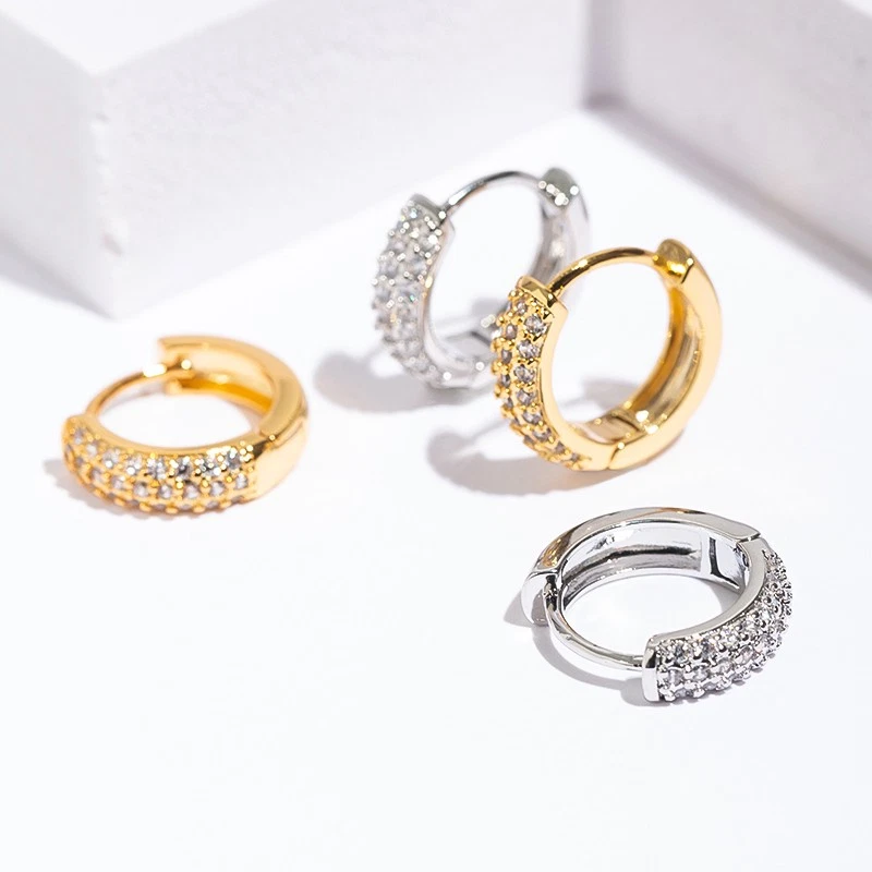 Orecchini a cerchio con zircone in acciaio inox per uomo donna elegante punk - Immagine 3 di 4