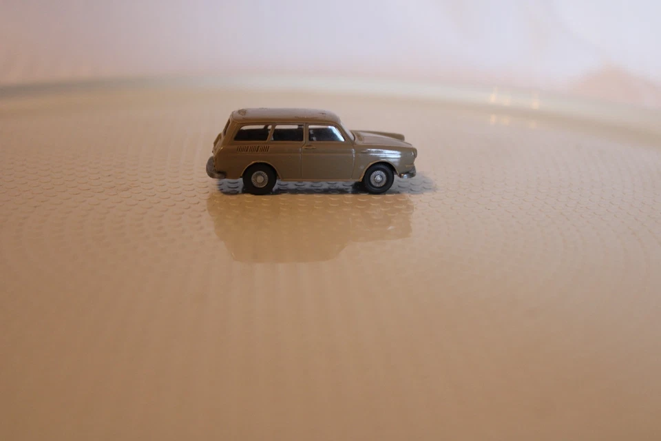 HO 比例维基,大众 1500 变体汽车,浅灰色 — 第 3/4 张图片